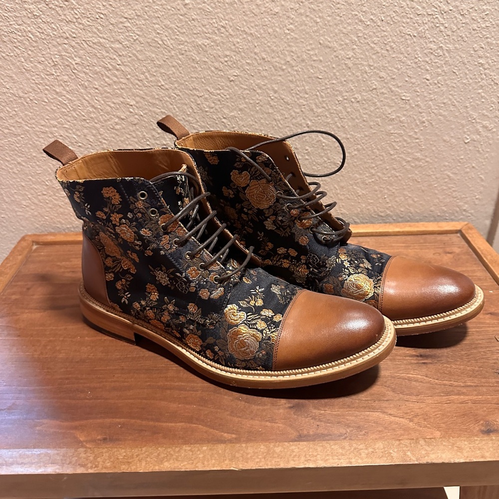 Taft black and gold boots